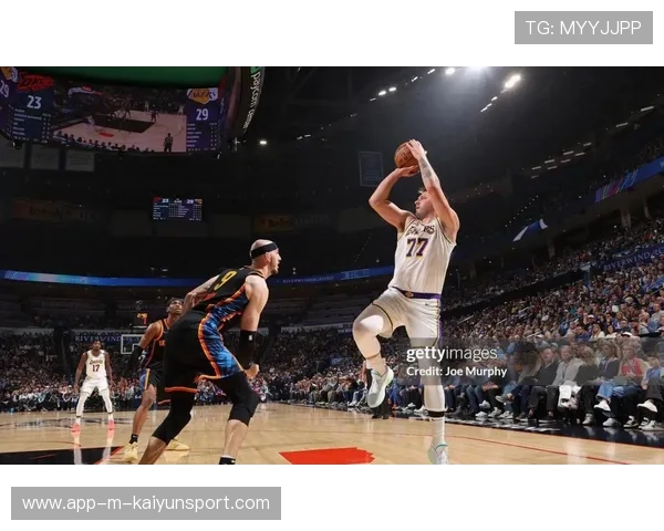 湖人与东契奇、里弗斯的“火花碰撞”：轮番得分孰优孰劣，打造“不兼容”的奇异配合