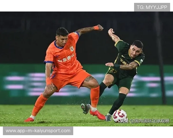 山东泰山的一记远传差点送出直接进球机会